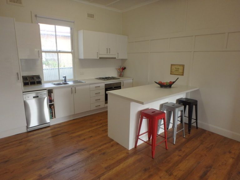82 Crowley Street, Temora NSW 2666 - photo 3