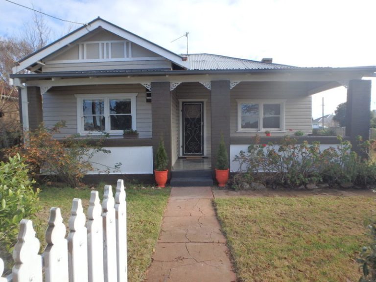 82 Crowley Street, Temora NSW 2666 - McGrath Riverina