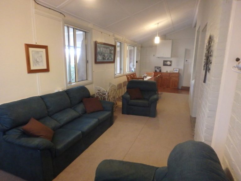 140 Loftus Street, Temora NSW 2666 - photo 8