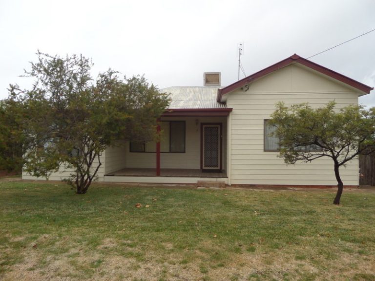 3 William Street, Narrandera NSW 2700 - McGrath Riverina