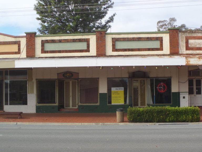 77 Ford Street, Ganmain NSW 2702 - photo 2