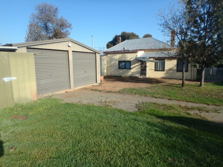 17 Junee Road, Temora NSW 2666 - photo 3