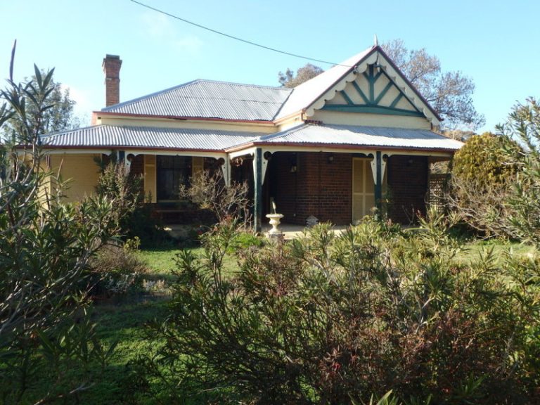 17 Junee Road, Temora NSW 2666 - McGrath Riverina