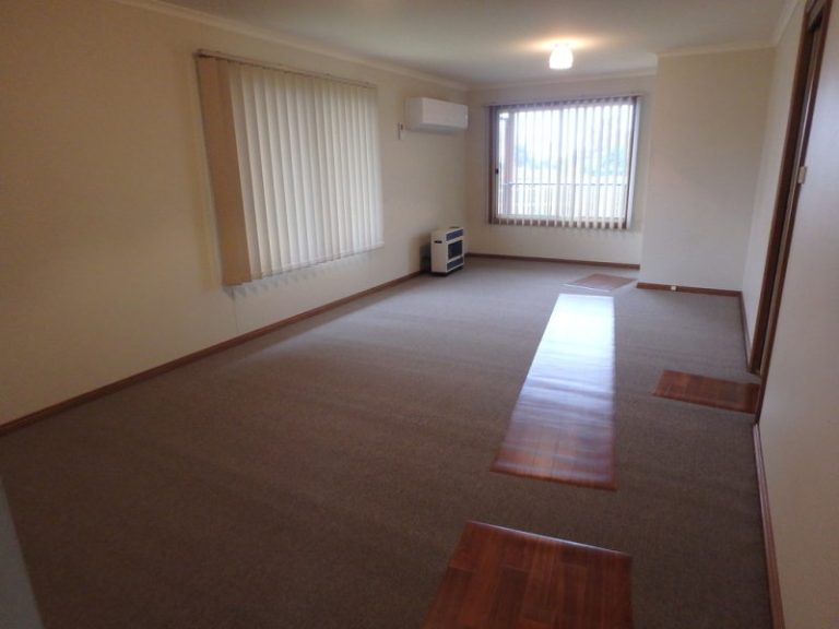 76 Ashelford Street, Temora NSW 2666 - photo 2