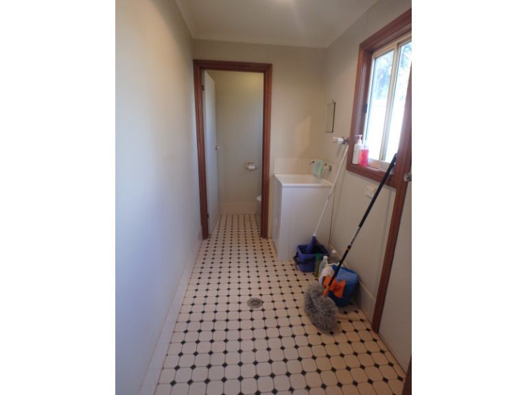 76 Ashelford Street, Temora NSW 2666 - photo 12