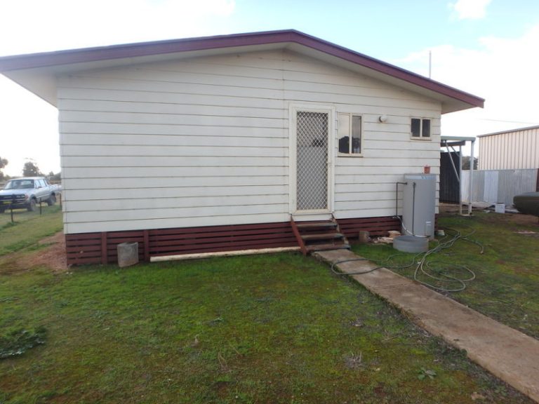 76 Ashelford Street, Temora NSW 2666 - photo 15