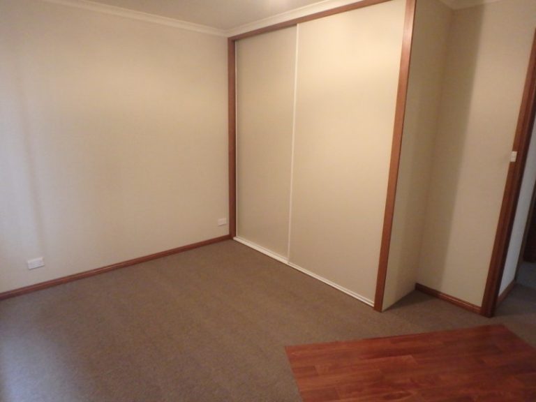 76 Ashelford Street, Temora NSW 2666 - photo 4