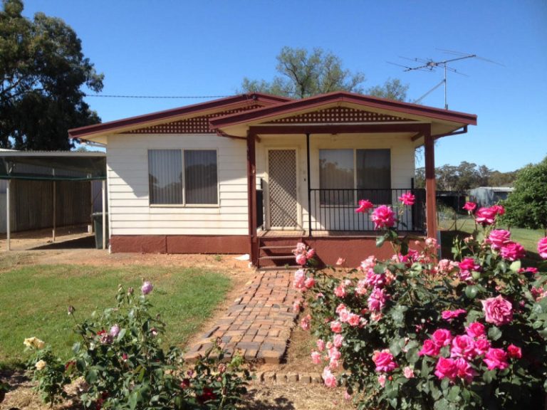 76 Ashelford Street, Temora NSW 2666 - McGrath Riverina