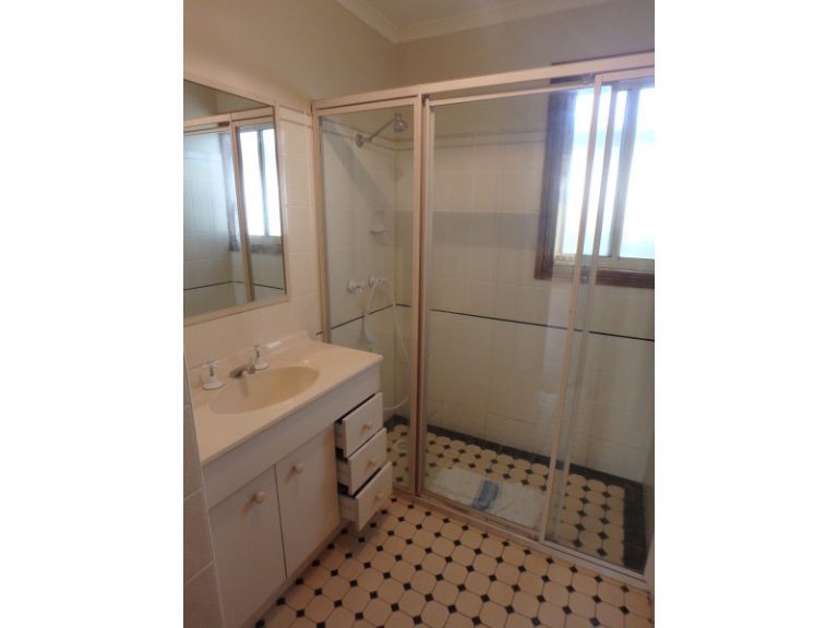 76 Ashelford Street, Temora NSW 2666 - photo 9