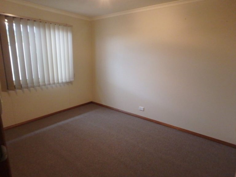76 Ashelford Street, Temora NSW 2666 - photo 10