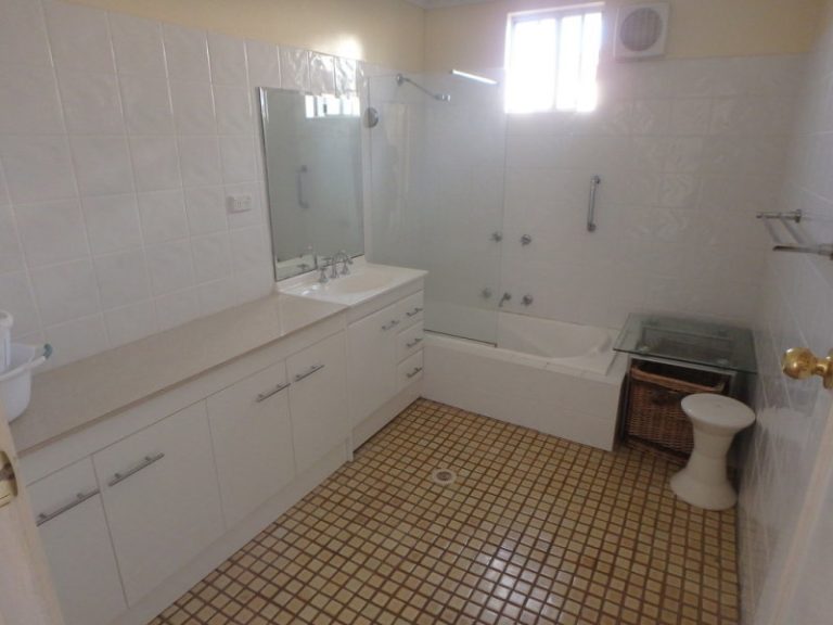 135 Twynam Street, Temora NSW 2666 - photo 10
