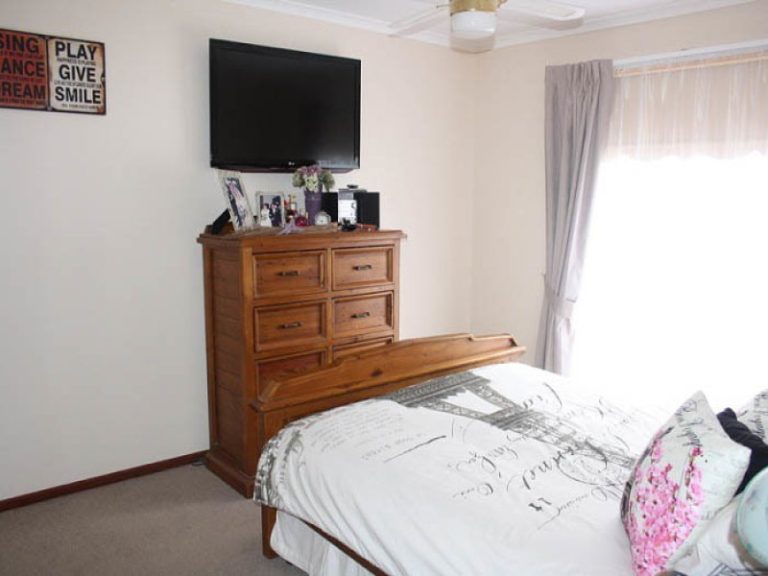 12 Kiesling Drive, Narrandera NSW 2700 - photo 11