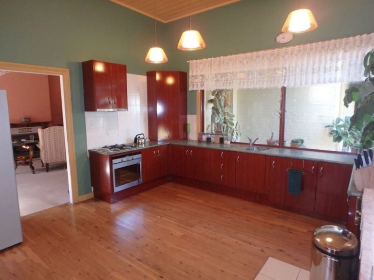 162 DeBoos Street, Temora NSW 2666 - photo 19