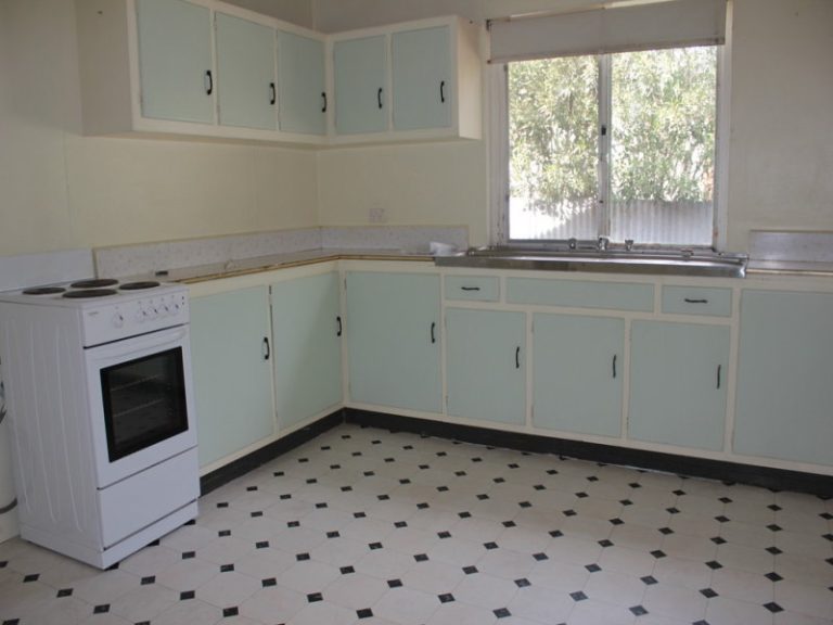 92 Bridges Street, Temora NSW 2666 - photo 2