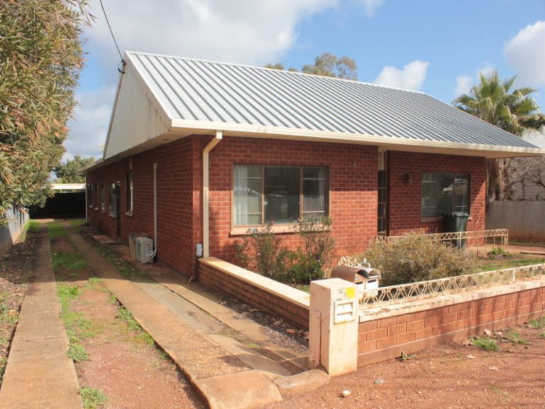 92 Bridges Street, Temora NSW 2666 - photo 13