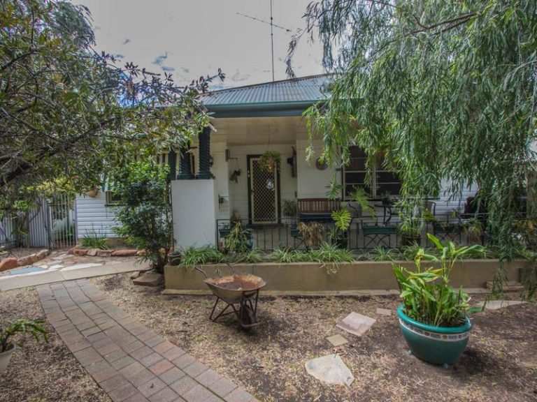 25 May Street, Narrandera NSW 2700 - photo 2