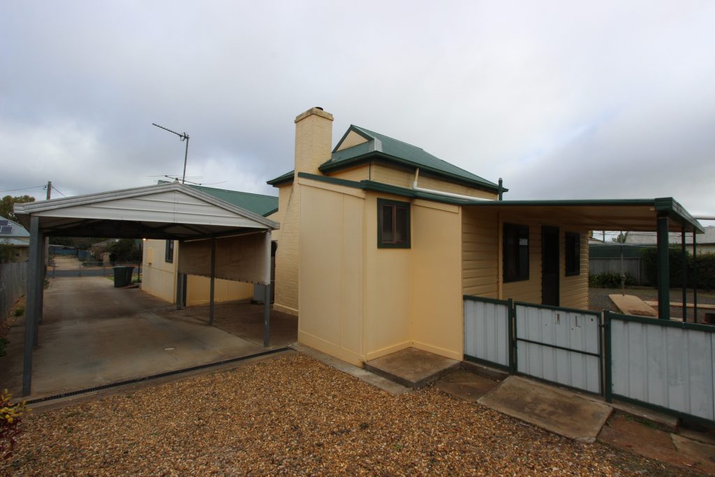 161 Gardner Street, Temora NSW 2666 - photo 4