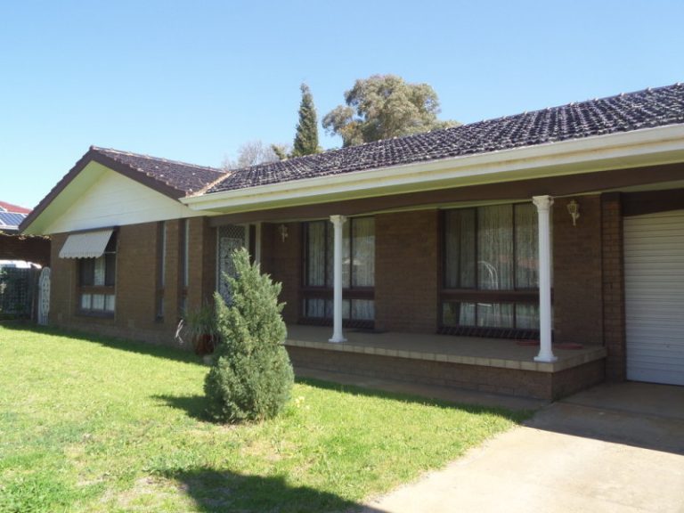 10 Japonica Place, Narrandera NSW 2700 - photo 2