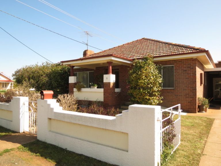 1 King Street, Temora NSW 2666 - photo 2