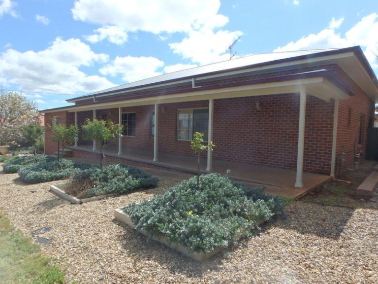 155 Kitchener Road, Temora NSW 2666 - photo 2