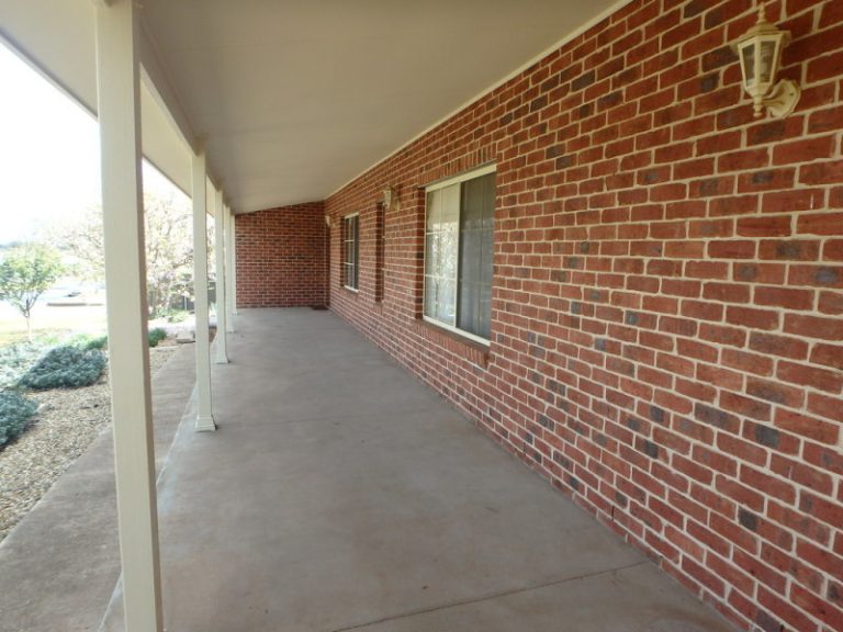 155 Kitchener Road, Temora NSW 2666 - photo 3