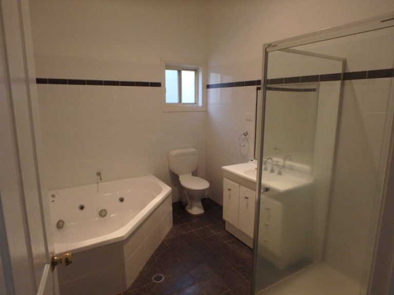 155 Kitchener Road, Temora NSW 2666 - photo 8