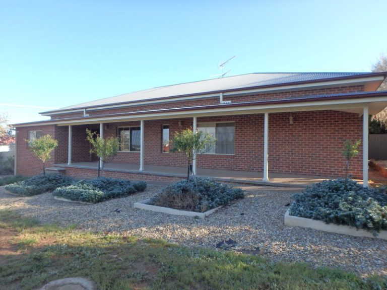 155 Kitchener Road, Temora NSW 2666 - McGrath Riverina