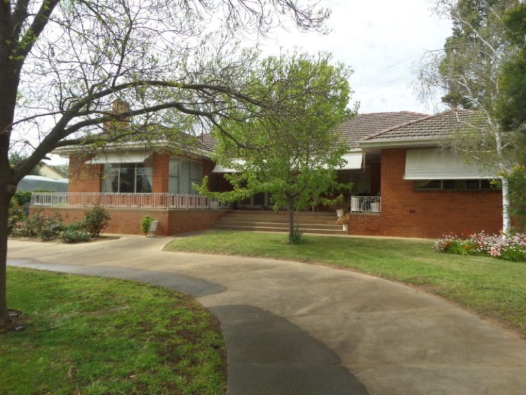 29 Frederica Street, Narrandera NSW 2700 - photo 2