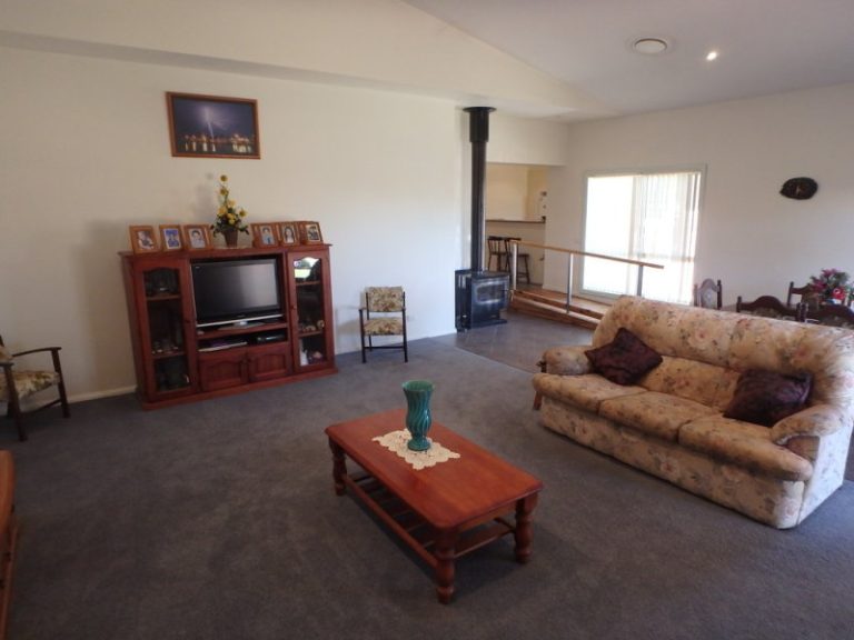 135 Anzac Street, Temora NSW 2666 - photo 17