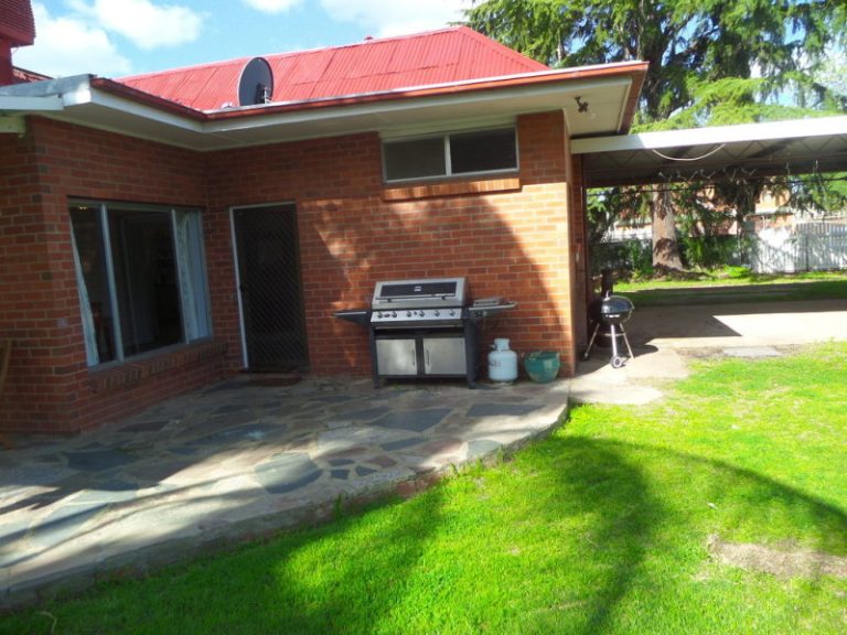 36 Victoria Avenue, Narrandera NSW 2700 - photo 2