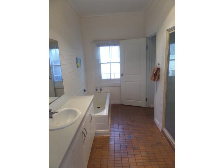36 Victoria Avenue, Narrandera NSW 2700 - photo 13