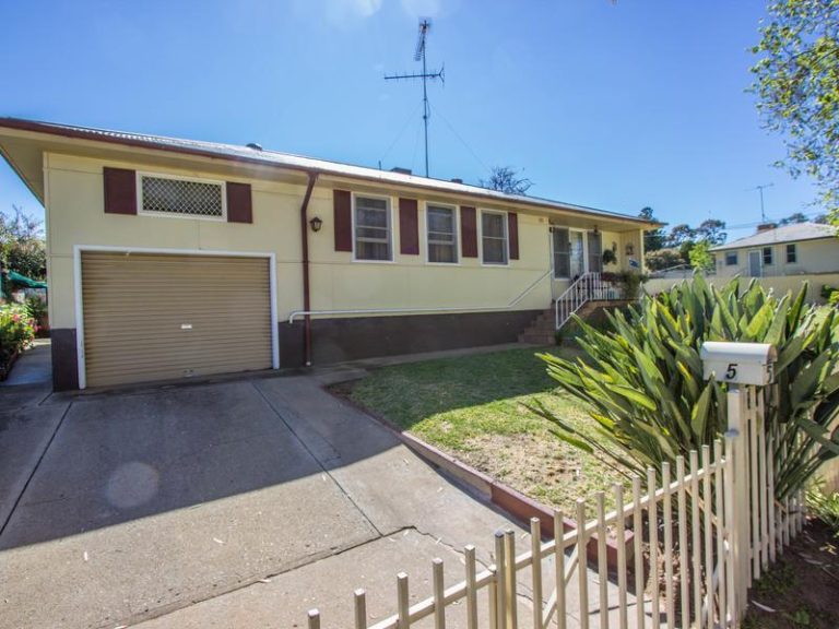 5 Lake Drive, Narrandera NSW 2700 - photo 2