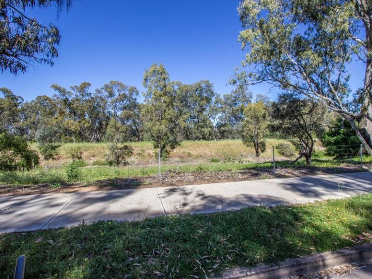 5 Lake Drive, Narrandera NSW 2700 - photo 4