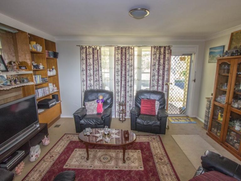5 Lake Drive, Narrandera NSW 2700 - photo 7