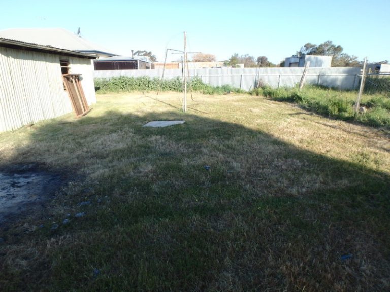 38 Cootamundra Road, Temora NSW 2666 - photo 13