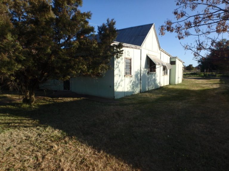 38 Cootamundra Road, Temora NSW 2666 - photo 15