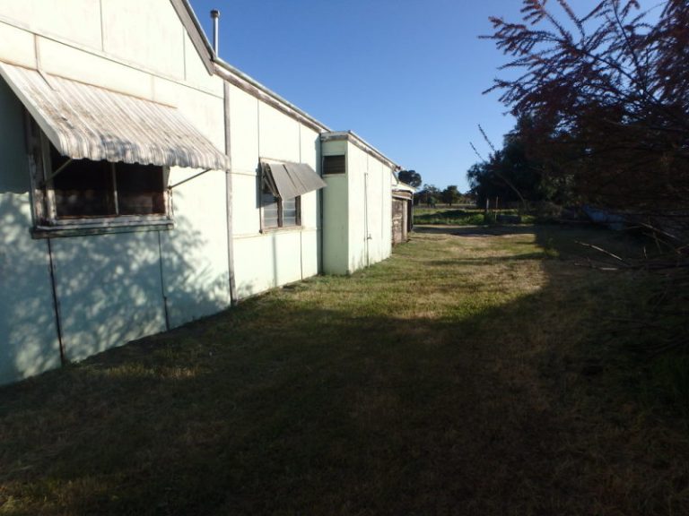 38 Cootamundra Road, Temora NSW 2666 - photo 10