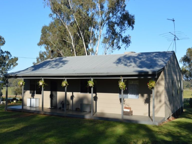 141 River Street, Narrandera NSW 2700 - photo 2