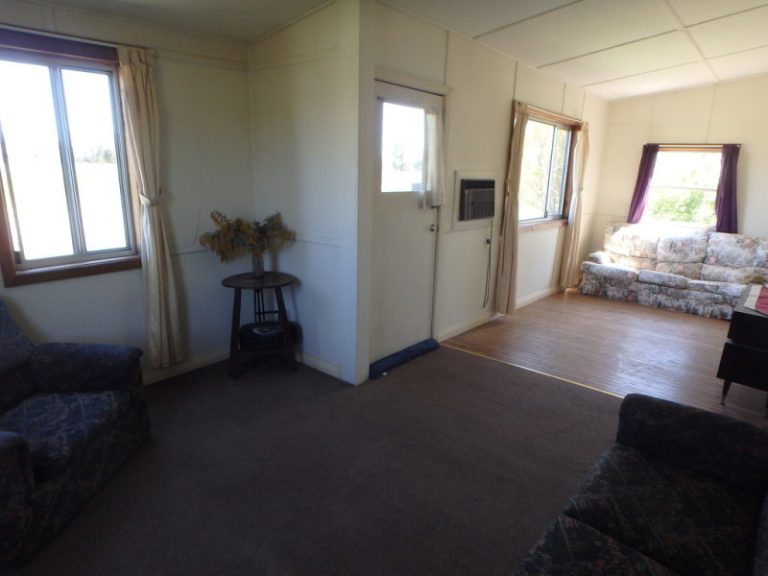 18 Talbot Street, Quandialla NSW 2721 - photo 12