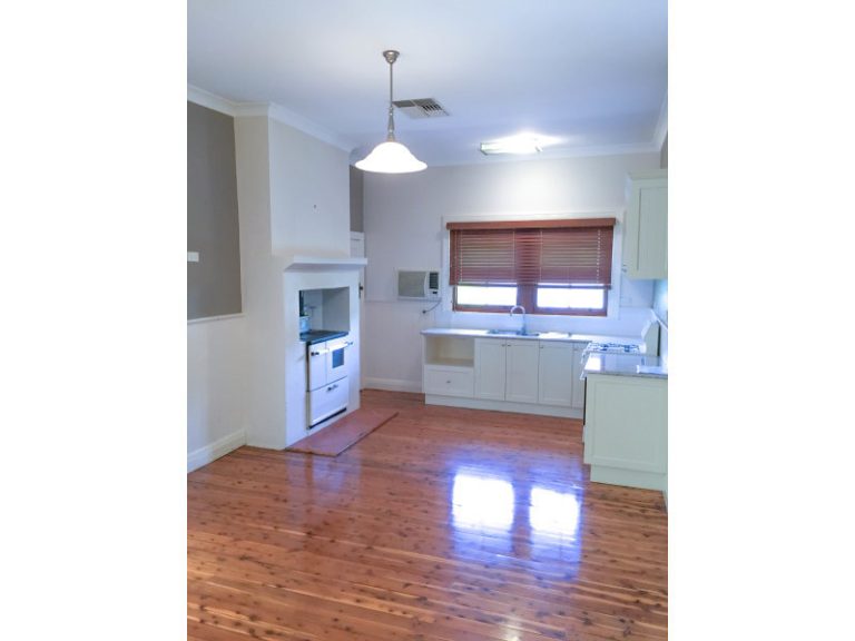 7 Jonsen Street, Narrandera NSW 2700 - photo 14