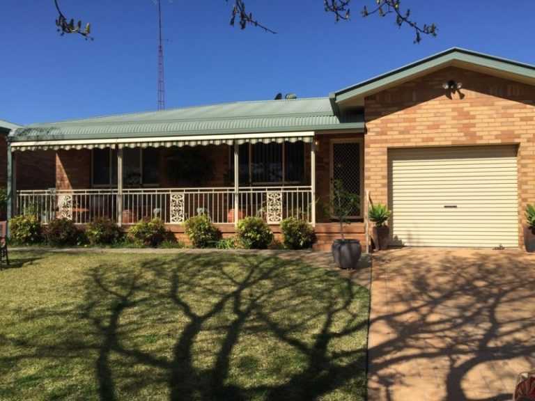 77 Adams Street, Narrandera NSW 2700 - photo 2
