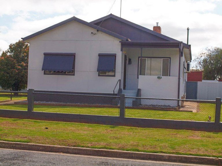 3 Dundas Street, Narrandera NSW 2700 - photo 2