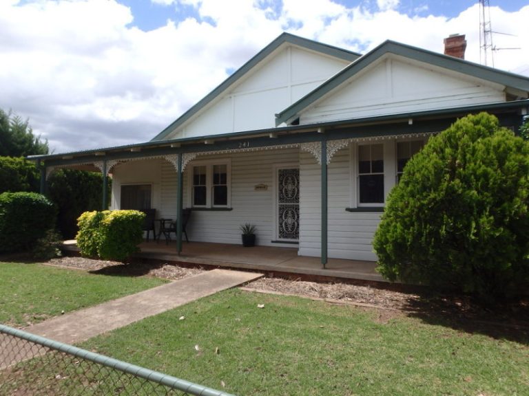 241 Hoskins Street, Temora NSW 2666 - photo 2