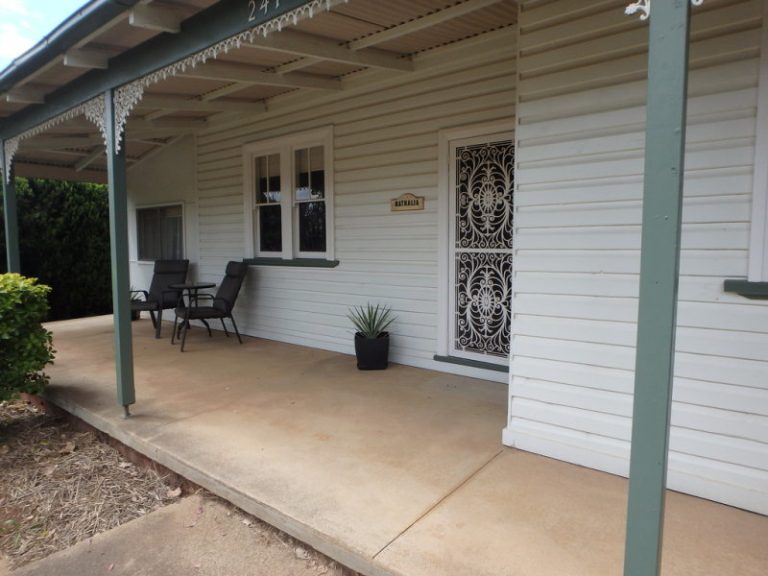 241 Hoskins Street, Temora NSW 2666 - photo 15