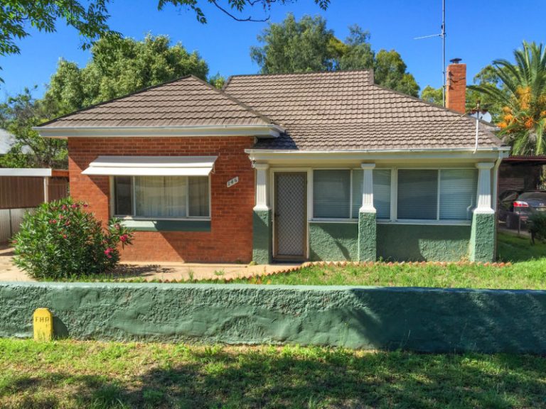 146 Larmer Street, Narrandera NSW 2700 - photo 2