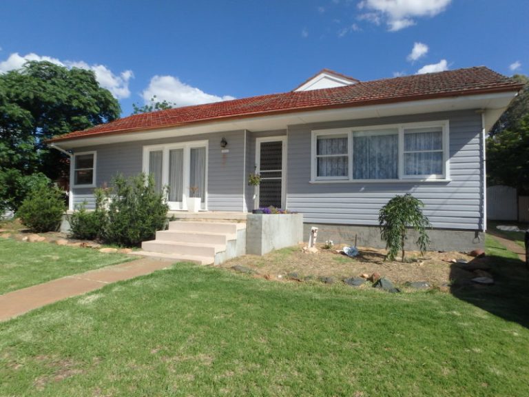 170 Loftus Street, Temora NSW 2666 - photo 2