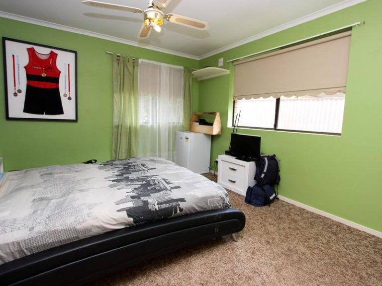 9 Truskett Street, Temora NSW 2666 - photo 13