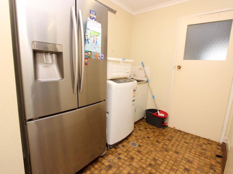 9 Truskett Street, Temora NSW 2666 - photo 15