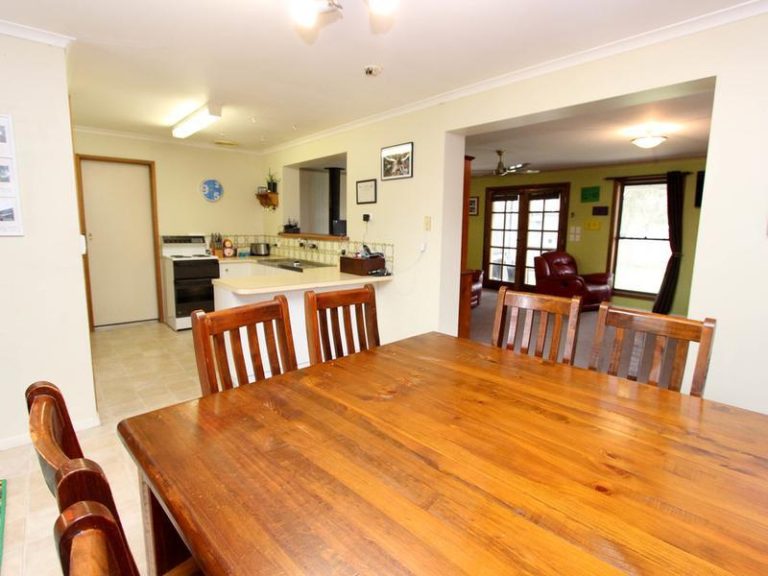 9 Truskett Street, Temora NSW 2666 - photo 20