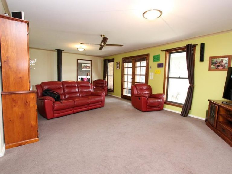 9 Truskett Street, Temora NSW 2666 - photo 3